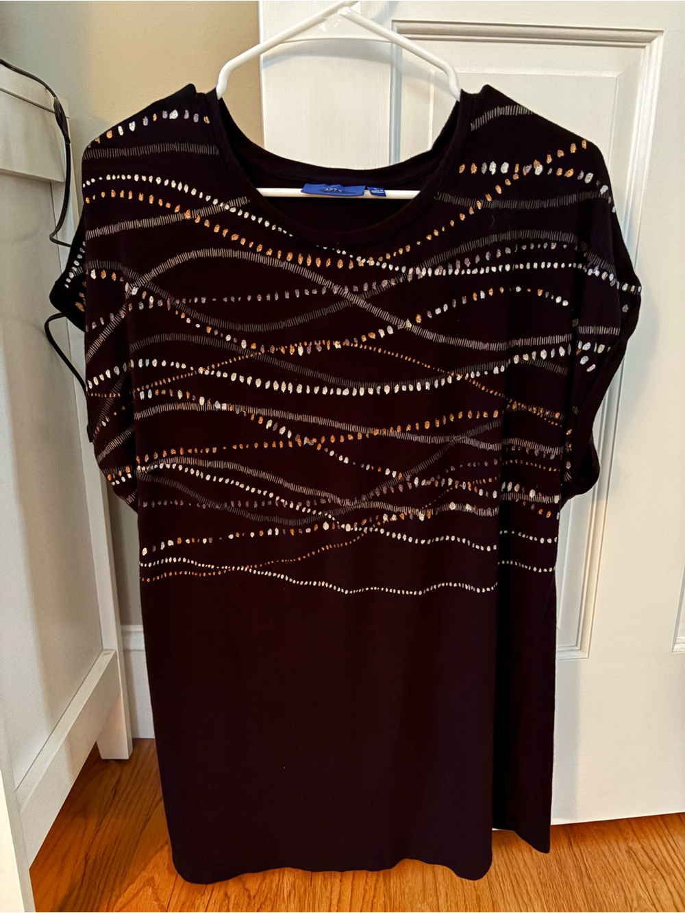 Apt. 9 Black Short Sleeve Top with Metallic Dot Wave Accents